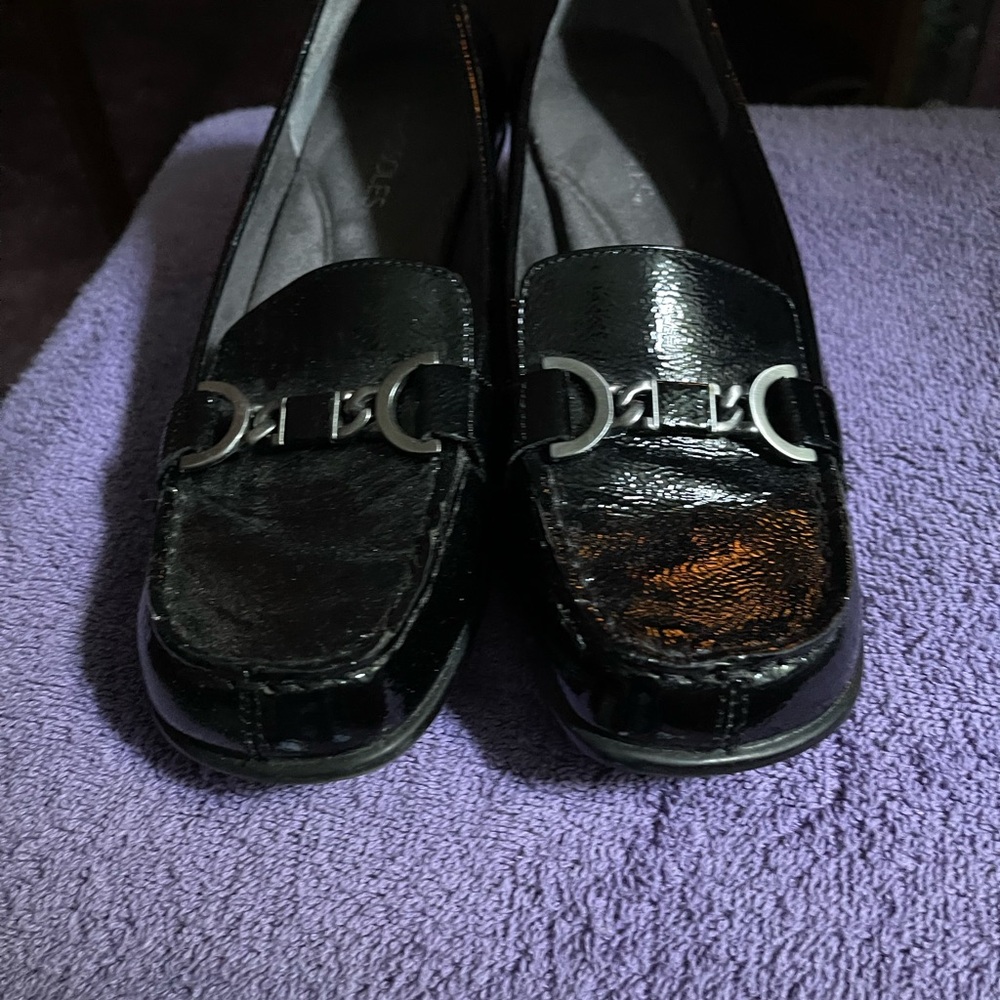 Women’s Black AEROSOLES Loafers Sleek Slip-On Shoes. Size 9 nice & comfortable
